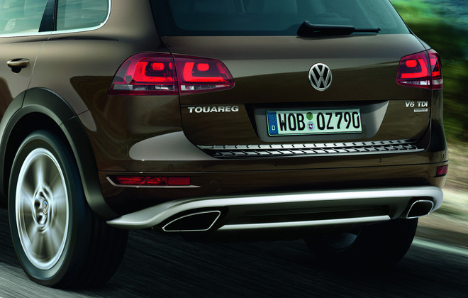 VW Touareg накладка заднего бампера