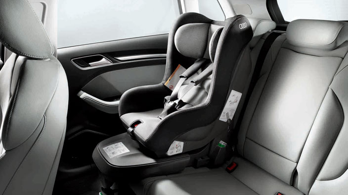 Audi Q7 оригинальное детское кресло от 12 месяцев
