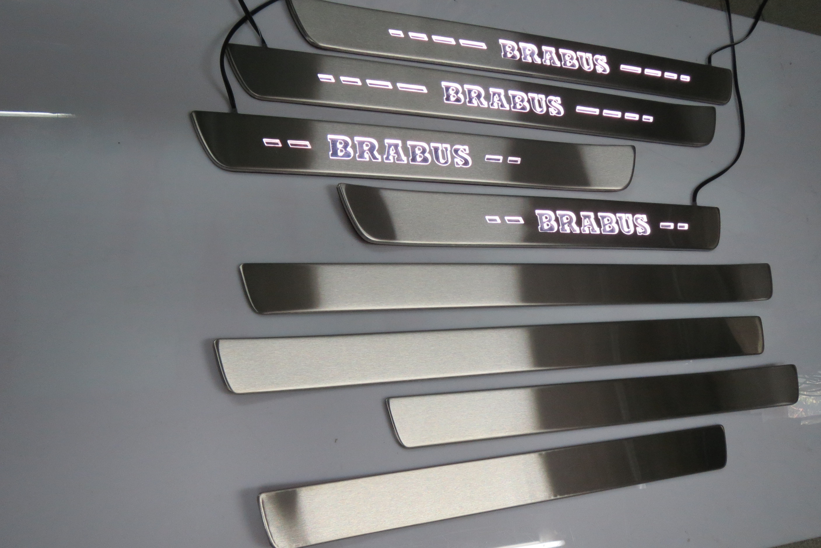 Комплект порогов с подсветкой для автомобилей Mercedes-Benz S-class кузов 222